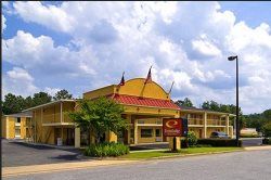 Econo Lodge Inn & Suites at Ft. Benning